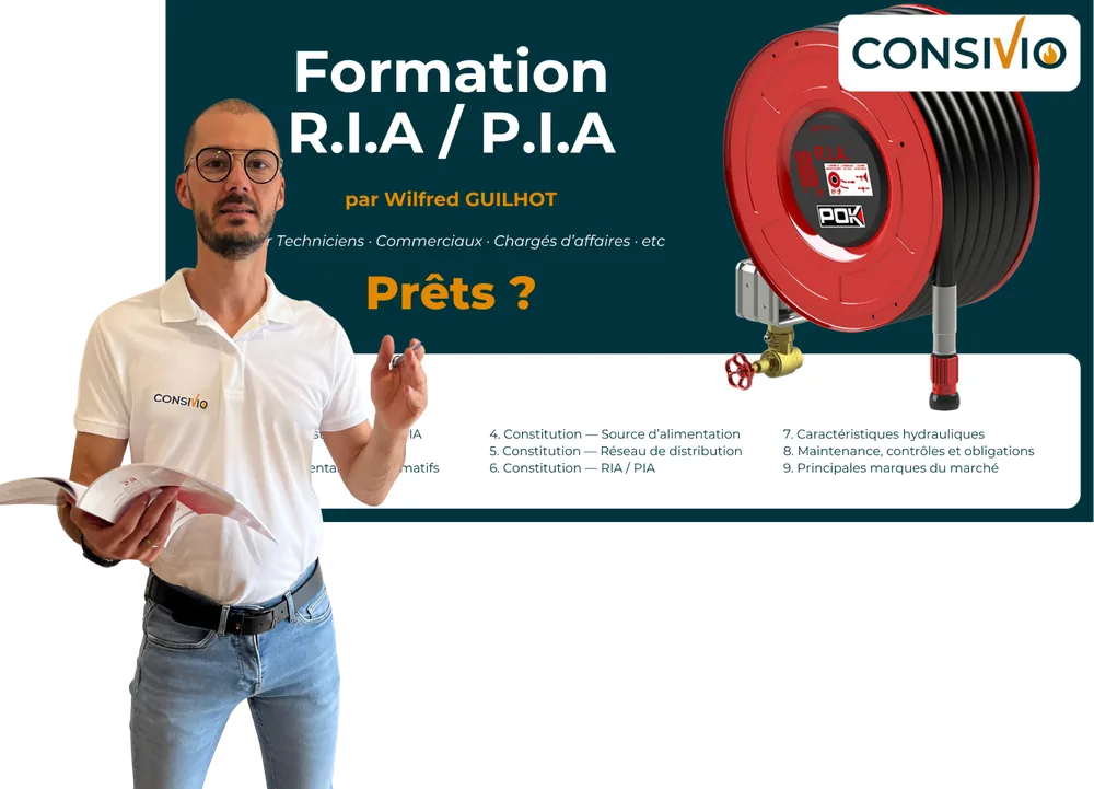 Wilfred Guilhot en formation, devant le support Formation RIA/PIA